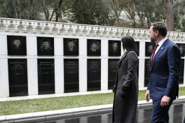 US Vice President JD Vance pays tribute to Azerbaijani martyrs in Baku