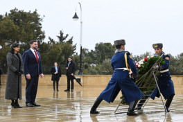 US Vice President JD Vance pays tribute to Azerbaijani martyrs in Baku