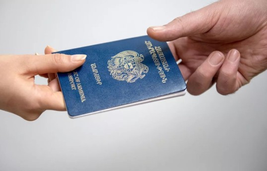 30,000 Armenians who left Karabakh voluntarily granted Armenian citizenship