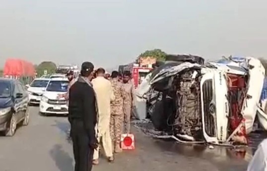 13 killed in motorway crash near Karachi, says provincial minister