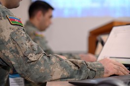 Azerbaijani and UK servicemen involved in cybersecurity training exercise