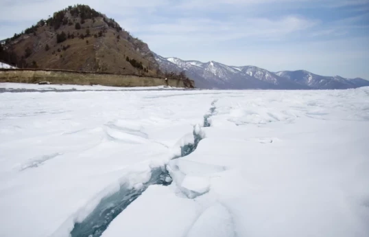 Eight killed after vehicle carrying Chinese tourists sinks into Lake Baikal