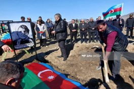 Remains of female Khojaly genocide victim laid to rest in Khojaly - PHOTO 