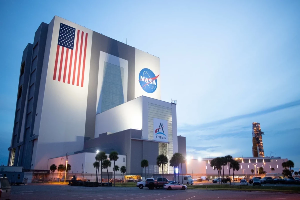 Nasa targets early March to send humans back around the Moon