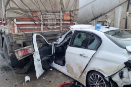 20 injured as passenger bus collides with truck in Türkiye