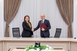 Azerbaijan signs agreements on two 25 MW solar power plants in Nakhchivan