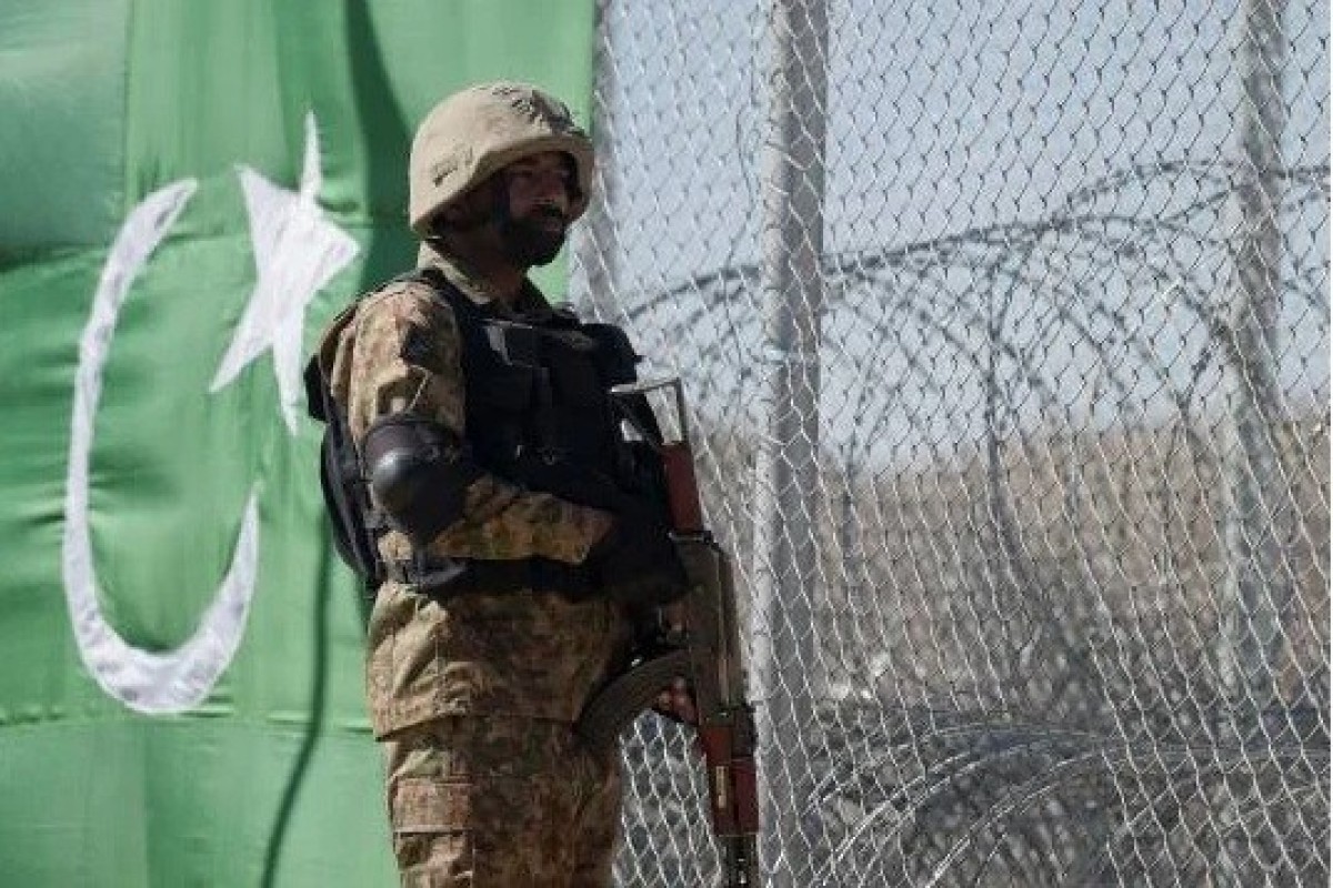 6 killed as militants torch 2 passenger vehicles in SW Pakistan