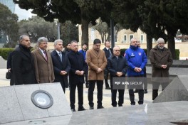 GNAT Foreign Affairs Committee chair visits Turkish Martyrs' Memorial in Baku - PHOTO 