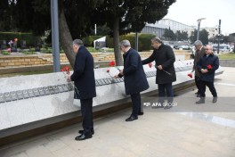 GNAT Foreign Affairs Committee chair visits Turkish Martyrs' Memorial in Baku - PHOTO 