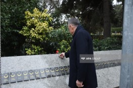 GNAT Foreign Affairs Committee chair visits Turkish Martyrs' Memorial in Baku - PHOTO 