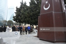 GNAT Foreign Affairs Committee chair visits Turkish Martyrs' Memorial in Baku - PHOTO 