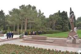 Members of Turkish and Georgian parliaments visit Alley of Honor and Victory Park