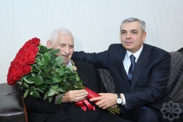 People's Poet Nariman Hasanzade presented with “Heydar Aliyev” Order