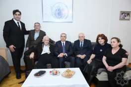 People's Poet Nariman Hasanzade presented with “Heydar Aliyev” Order