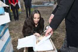 Leyla Aliyeva visits beekeeper’s family in Guba - PHOTO 