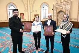 Leyla Aliyeva and Alena Aliyeva visit Juma Mosque