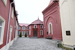 Leyla Aliyeva and Alena Aliyeva visit Juma Mosque