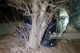 Passenger car crashed into a tree in Goranboy district, killing 2 people, including a minor, and injuring 2 others