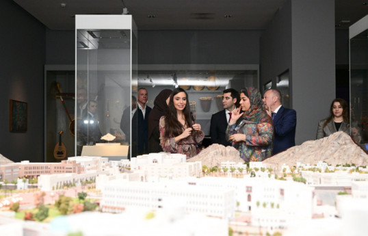 Vice-President of Heydar Aliyev Foundation Leyla Aliyeva tours Oman National Museum and Mutrah Souq in Muscat