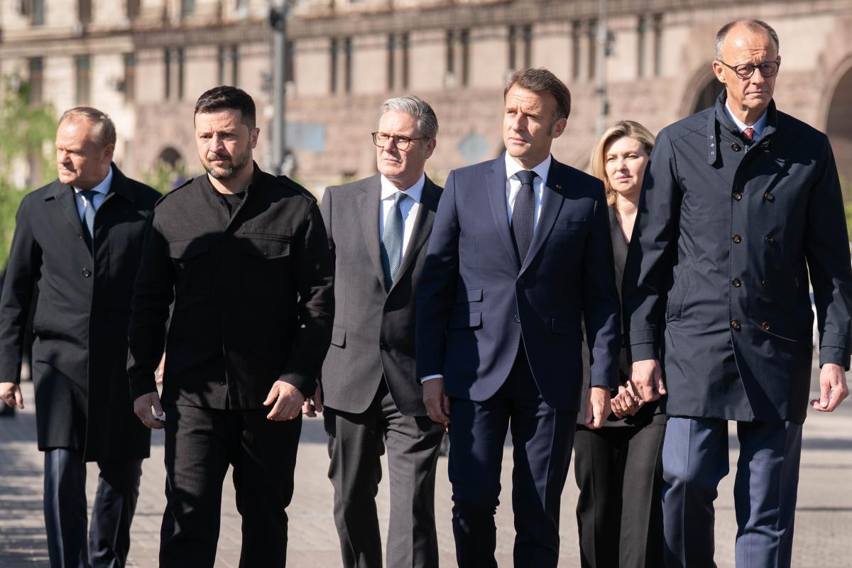 Coalition of the Willing meeting begins at Élysée Palace