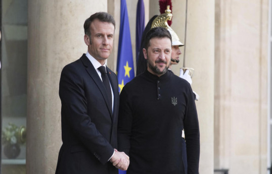 French President Emmanuel Macron and Volodymyr Zelenskyy, President of Ukraine