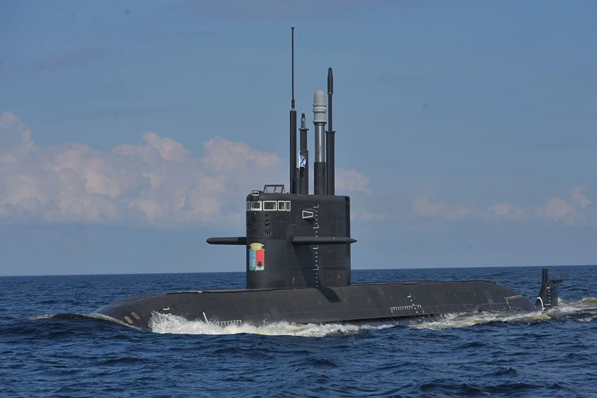 Russia sends submarine to escort sanctioned oil tanker off coast of Ireland