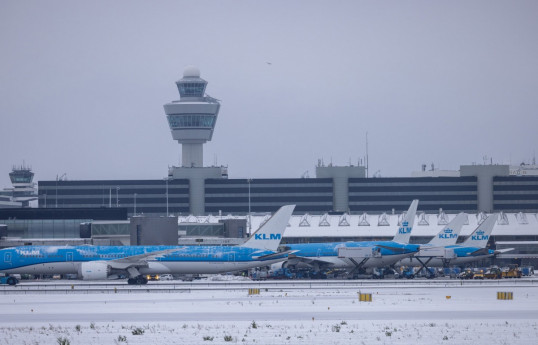 Snow cripples air, train and road traffic in Amsterdam and Paris