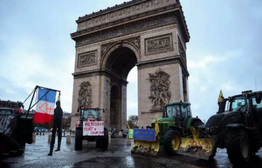 France slams ‘illegal’ farmers protest as tractors blockade Paris landmarks
