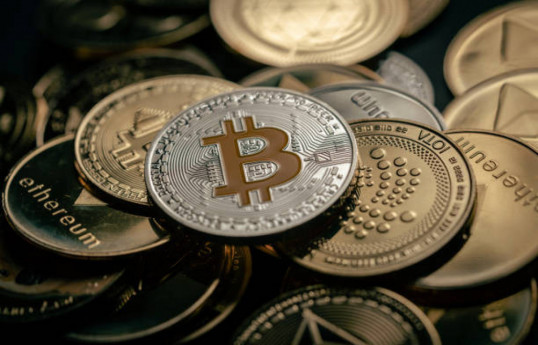 Bitcoin, Ethereum, Solana dip amid Washington policy hang