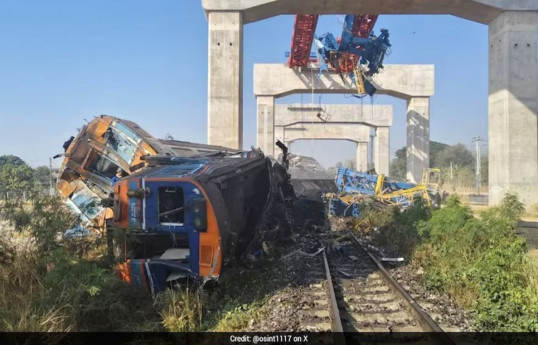 22 killed, over 30 injured as crane collapse derails train in Thailand -VIDEO 