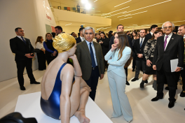 World-renowned American sculptor Carole Feuerman’s exhibition “Reborn into the Water” opens at Heydar Aliyev Center