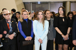 World-renowned American sculptor Carole Feuerman’s exhibition “Reborn into the Water” opens at Heydar Aliyev Center
