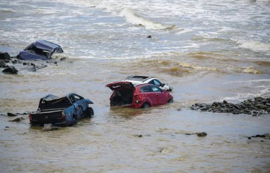 Heavy rains in eastern Australia spark flash floods, 20 rescued