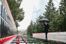 President Ilham Aliyev paid tribute to 20 January martyrs