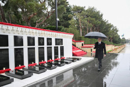 President Ilham Aliyev paid tribute to 20 January martyrs
