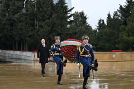 President Ilham Aliyev paid tribute to 20 January martyrs