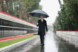 President Ilham Aliyev paid tribute to 20 January martyrs