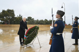 President Ilham Aliyev paid tribute to 20 January martyrs