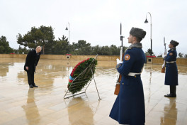 President Ilham Aliyev paid tribute to 20 January martyrs