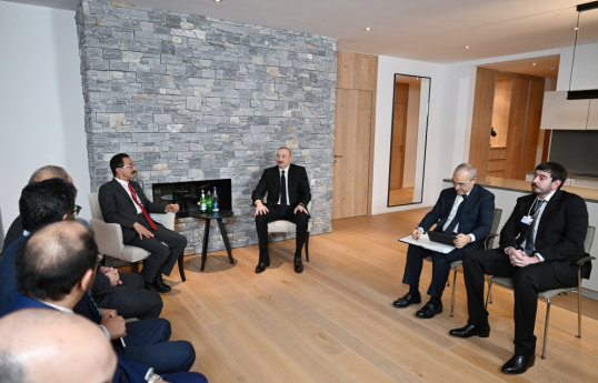 President Ilham Aliyev met with Group Chairman and CEO of DP World in Davos
