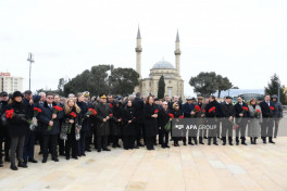 Diplomatic corps in Azerbaijan visits Alley of Martyrs on January 20 anniversary -PHOTO 