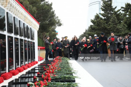 Diplomatic corps in Azerbaijan visits Alley of Martyrs on January 20 anniversary -PHOTO 