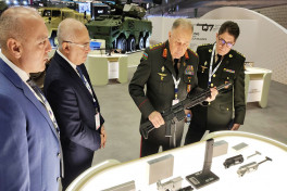 Azerbaijani Chief of General Staff participates in international exhibition and conference in Doha
