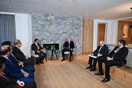 President Ilham Aliyev met with Group Chairman and CEO of DP World in Davos
