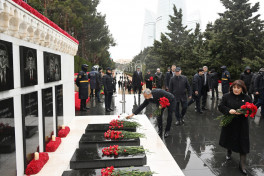 Azerbaijan's state and government officials visit Alley of Martyrs-PHOTO 