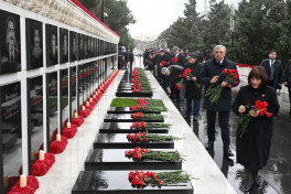 Azerbaijan's state and government officials visit Alley of Martyrs-PHOTO 