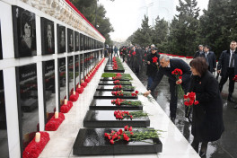 Azerbaijan's state and government officials visit Alley of Martyrs-PHOTO 