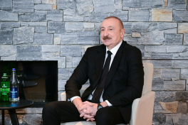 President Ilham Aliyev met with Prime Minister and Foreign Minister of Qatar in Davos