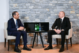 President Ilham Aliyev met with Prime Minister and Foreign Minister of Qatar in Davos