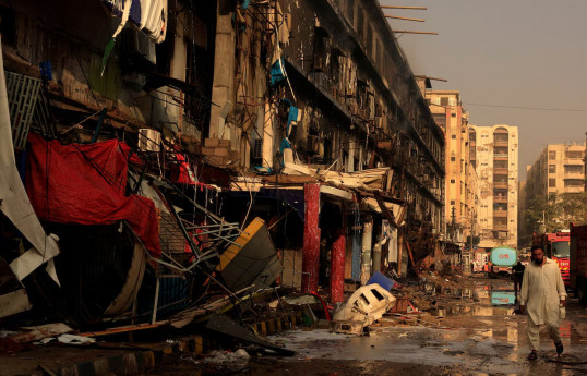 Death toll in Karachi mall fire climbs to around 50